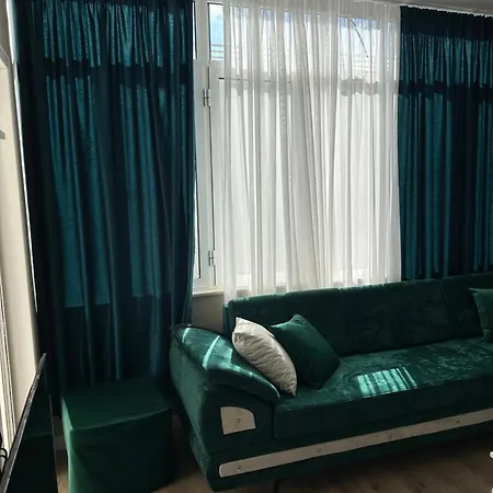 Luxury In The Calmest Area Apartmán